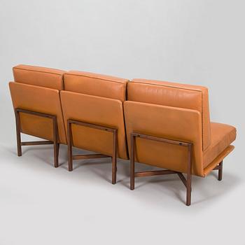 Ilmari Tapiovaara, sohva / nojatuoleja 3 kpl, valmistaja Lukkiseppo, 1900-luvun puoliväli.