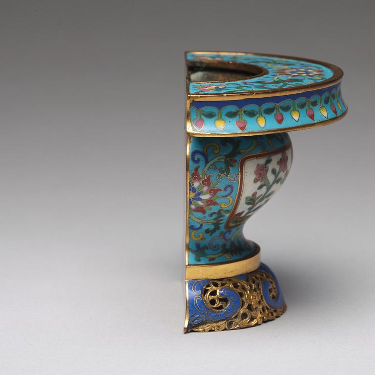 VÄGGVAS, cloisonné. Sen Qingdynasti.