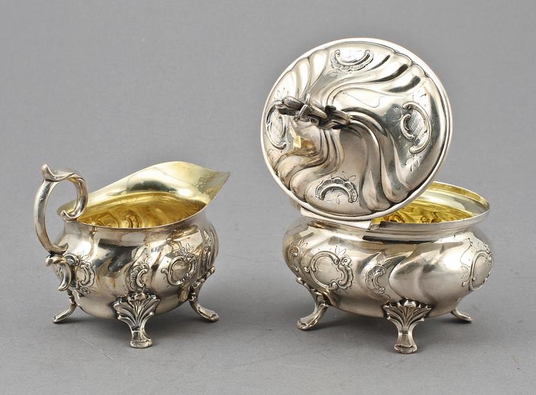KAFFESERVIS, 3 delar, rokokostil, silver, Carl Gustaf Hallberg, Stockholm, 1950, vikt 1330.