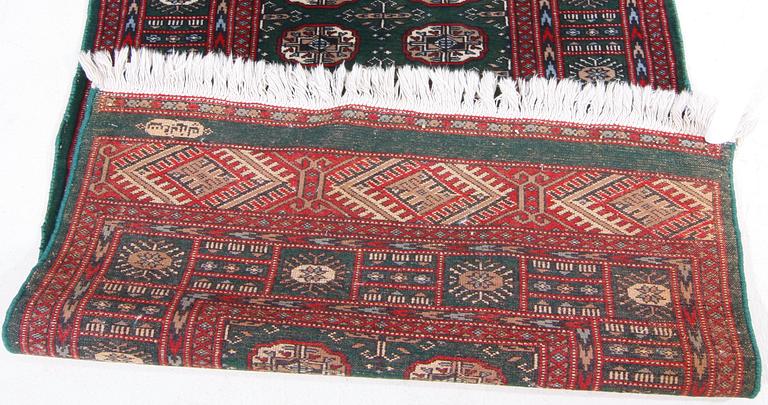 MATTA. Orientalisk. Ca 145 x 93.