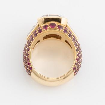 Ring med en smaragdslipad diamant 6.25 ct.