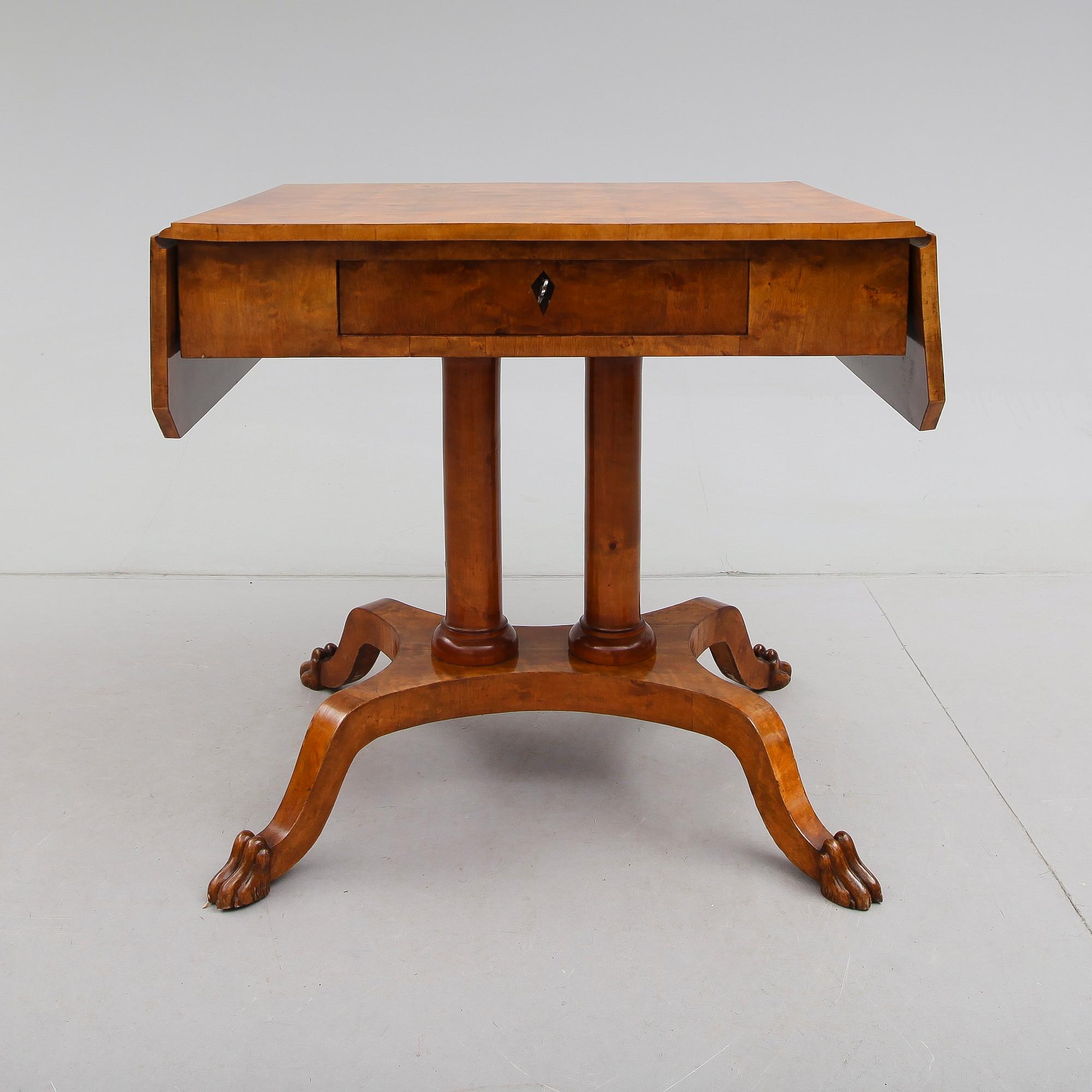 KLAFFBORD, Karl Johanstil, omkring år 1900.