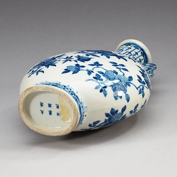 A blue and white moon flask, Qing dynasty, 19th Century, with Kangxi's six character mark.