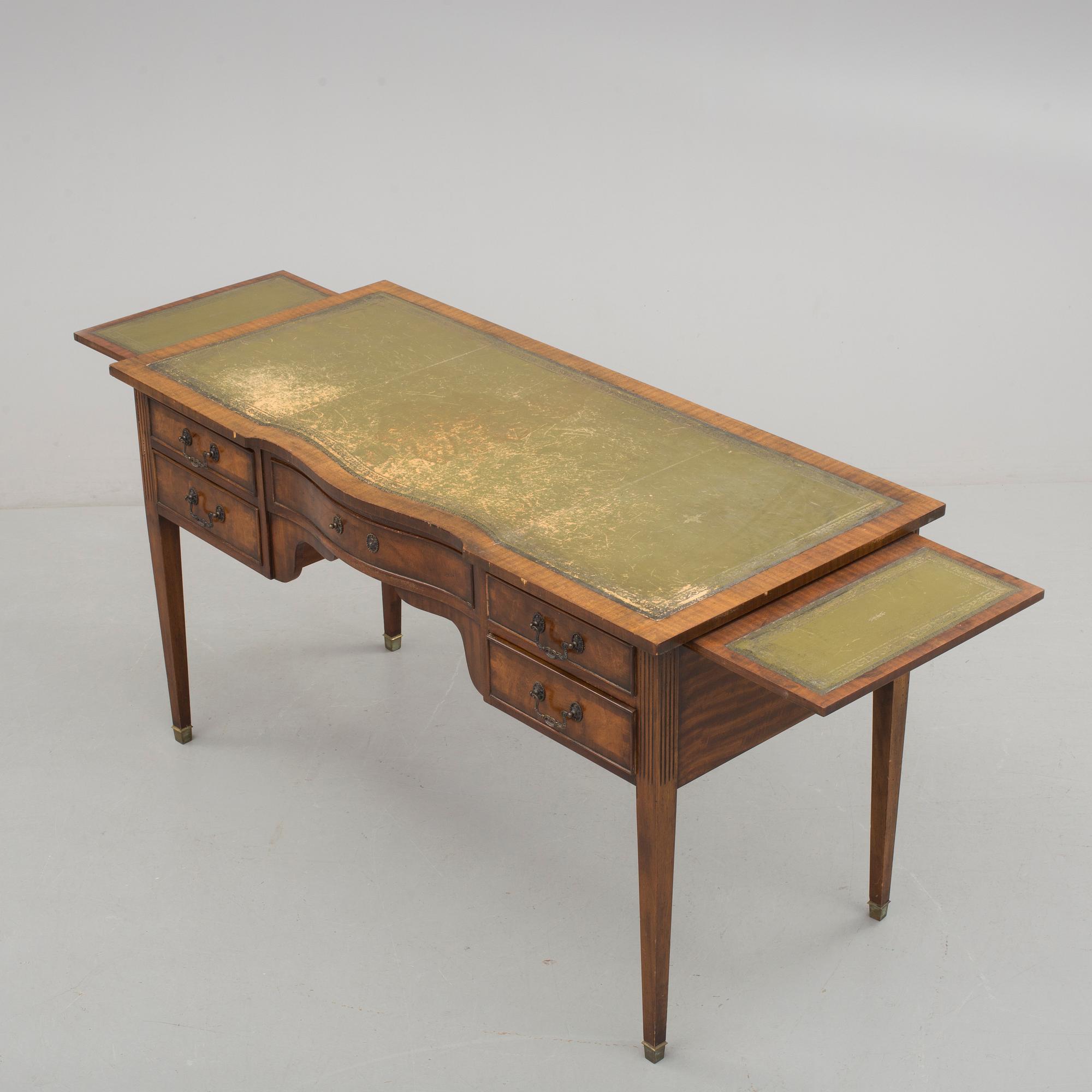 SKRIVBORD, engelsk stil, 1900-talets början.