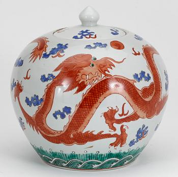 LOCKURNA, porslin, Kina, 1900-tal.