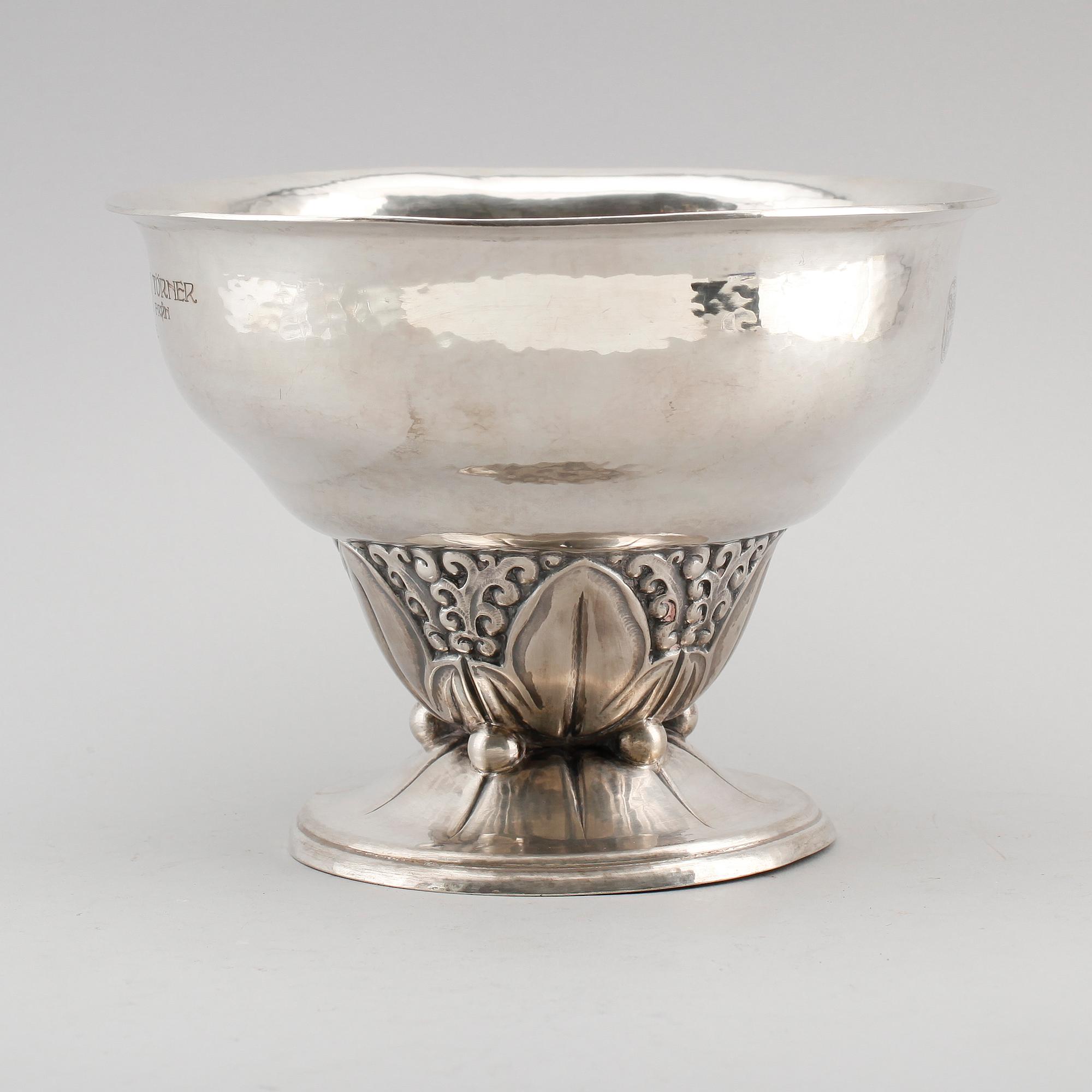 SKÅL, silver, 1917. Vikt ca 587 gram.