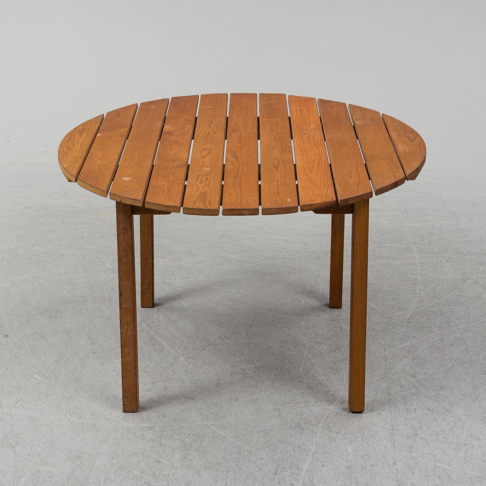 A Carl Malmsten "Bergshamra" garden table and four chairs, first half of the 20th century.