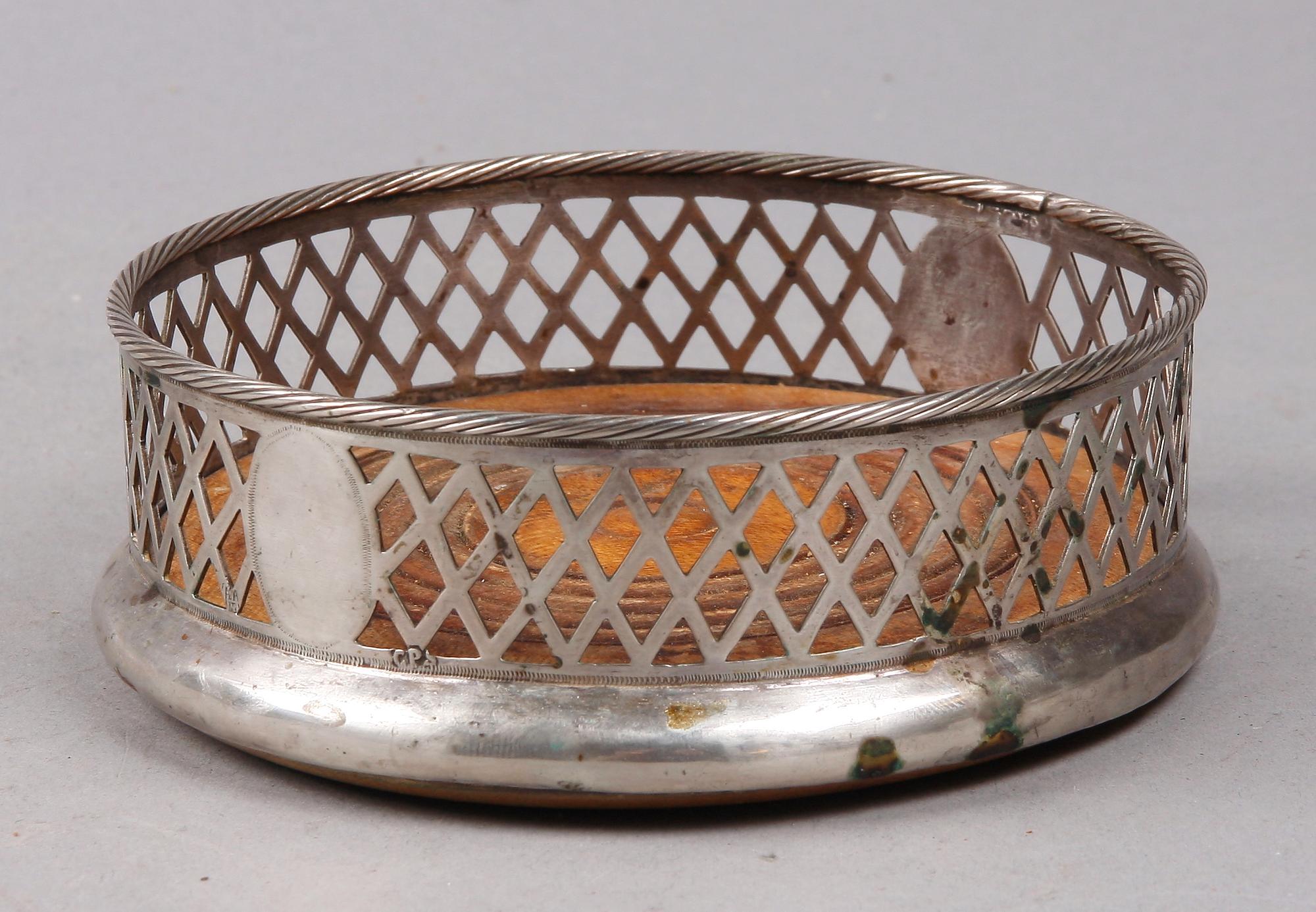 COASTER, silver. Otydliga stämplar. 1800/1900-tal.