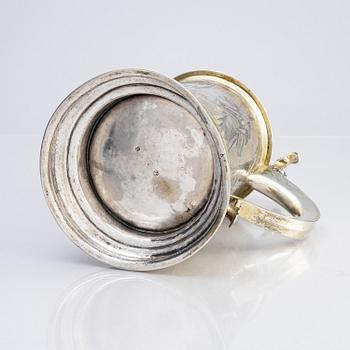 A German parcel-gilt silver tankard, mark of Walter Kopman, Hamburg (1649-1688).
