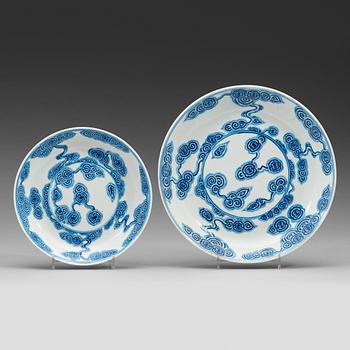 326. A set of five blue and white dishes, Qing dynasty, second half of 19th Century.