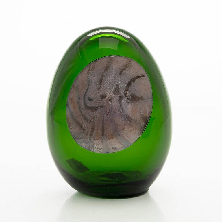 Oiva Toikka, An annual bird and egg 'Lakla', signed O. Toikka Iittala 2015.
