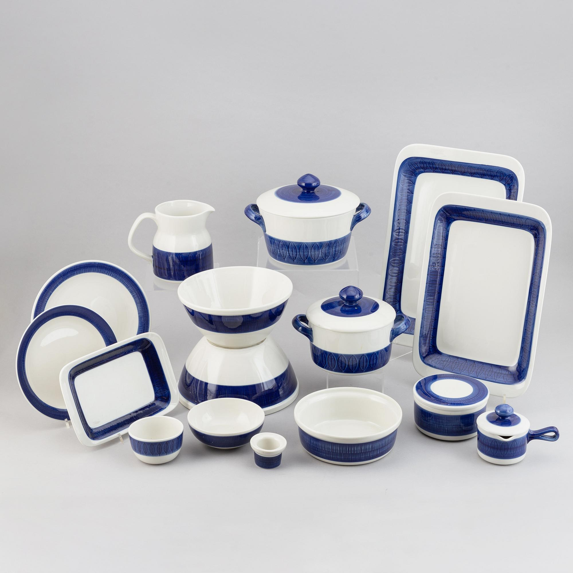 A Hertha Bengtsson 'Koka Blå' dinner service, 84 pcs, Rörstrand, designed 1956.