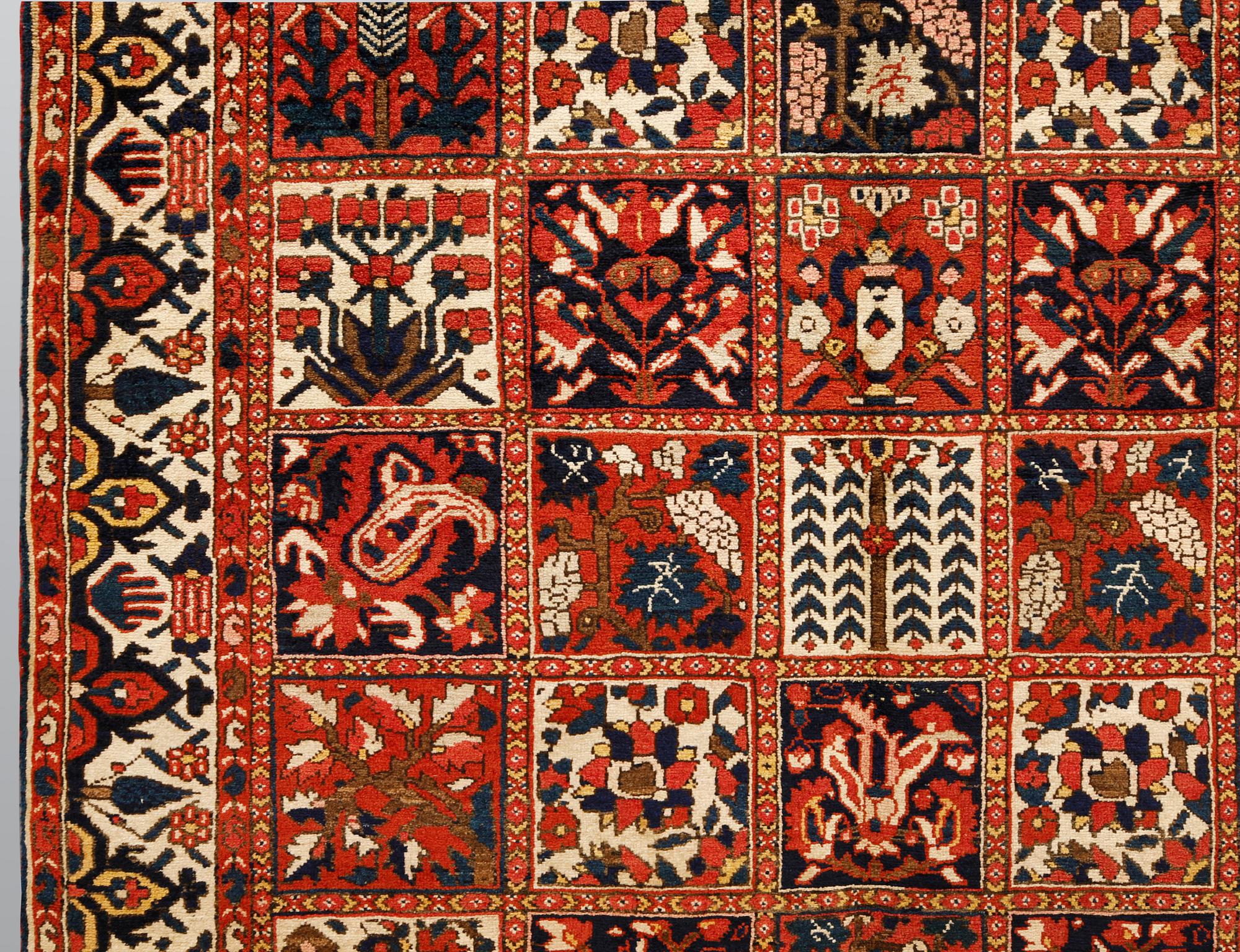 A Baktiari carpet, approx. 313 x 170 cm.