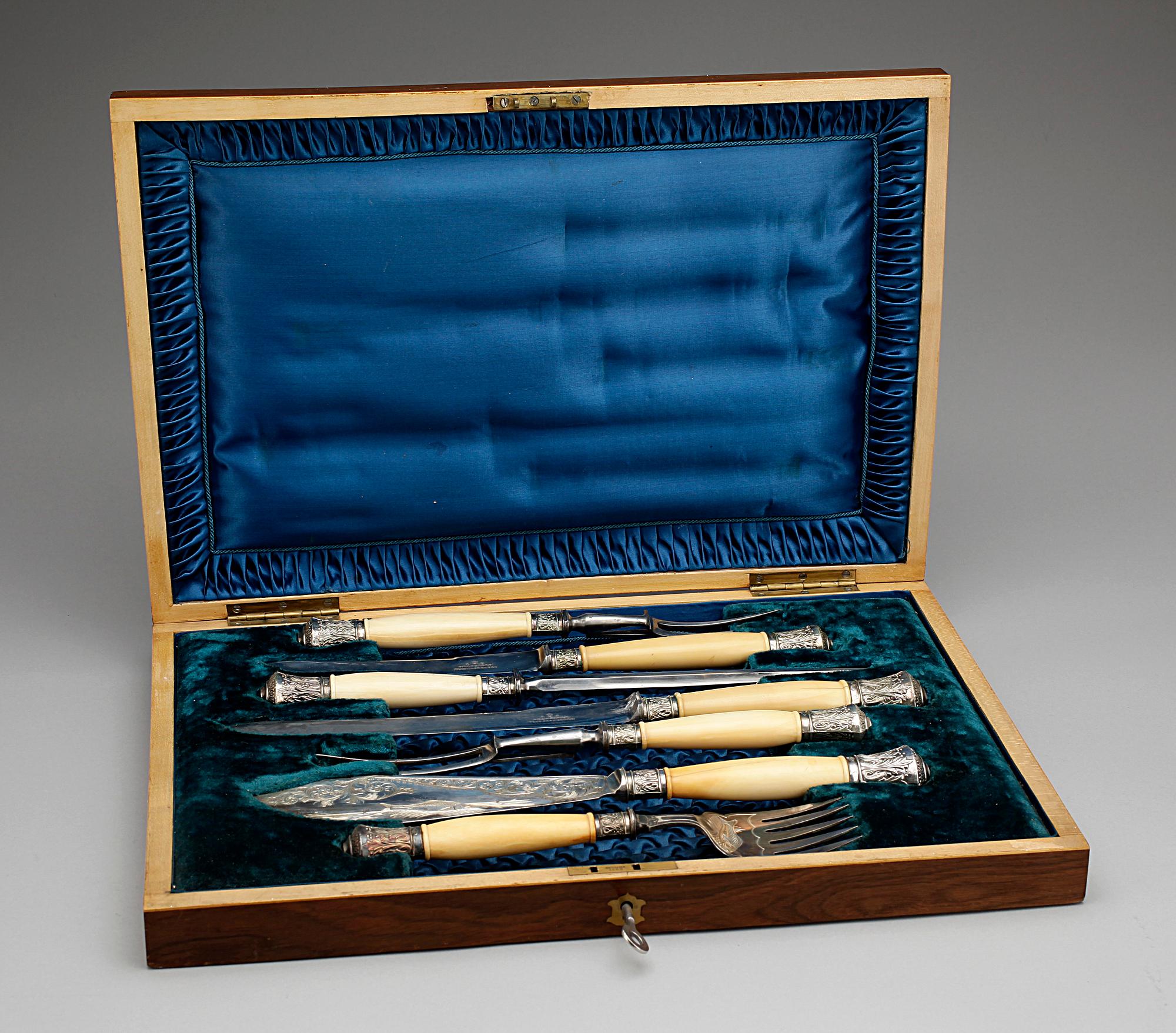 UPPLÄGGNINGSBESTICK, 7 delar, pläter, Sheffield, England. 1900-talets första hälft.