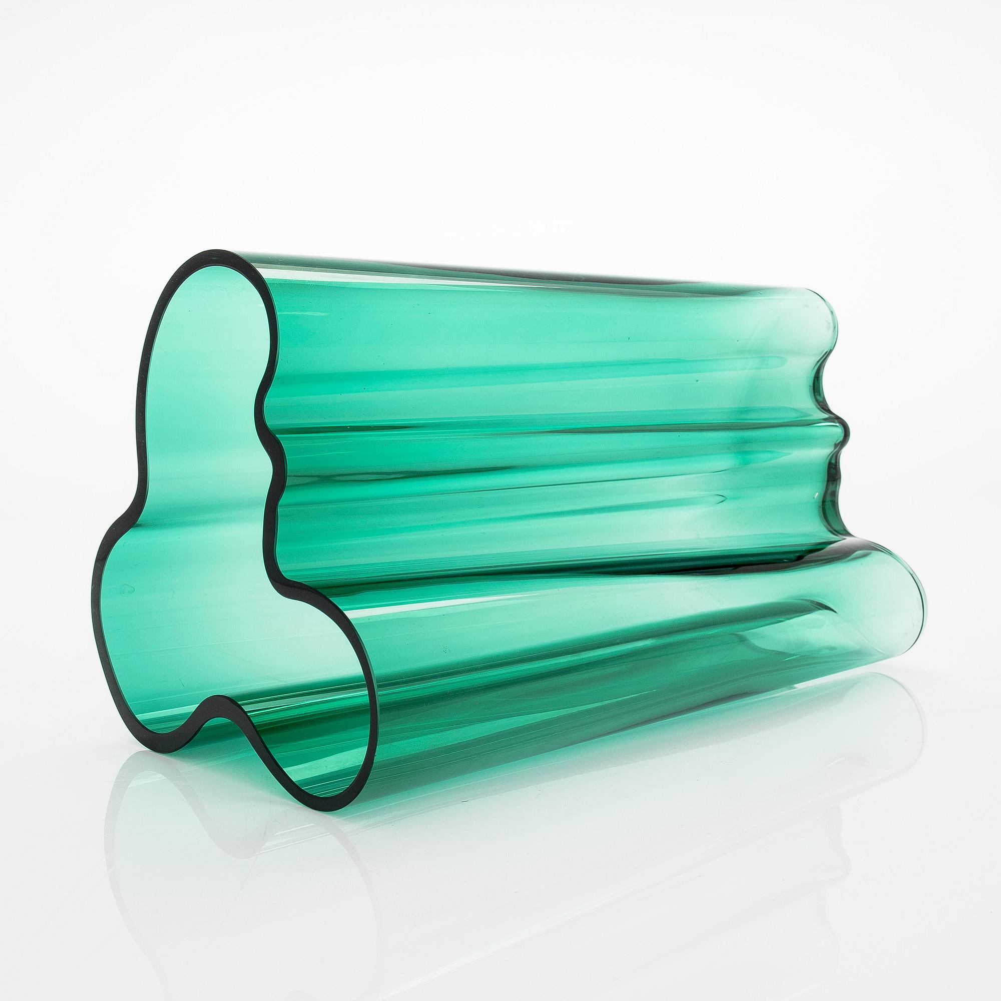 Alvar Aalto, vas, modell 251, signerad Iittala. 2000-tal.