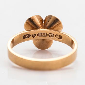 Elis Kauppi, a 14K gold ring with a synthetic spinel. Kupittaan Kulta, Turku 1976.