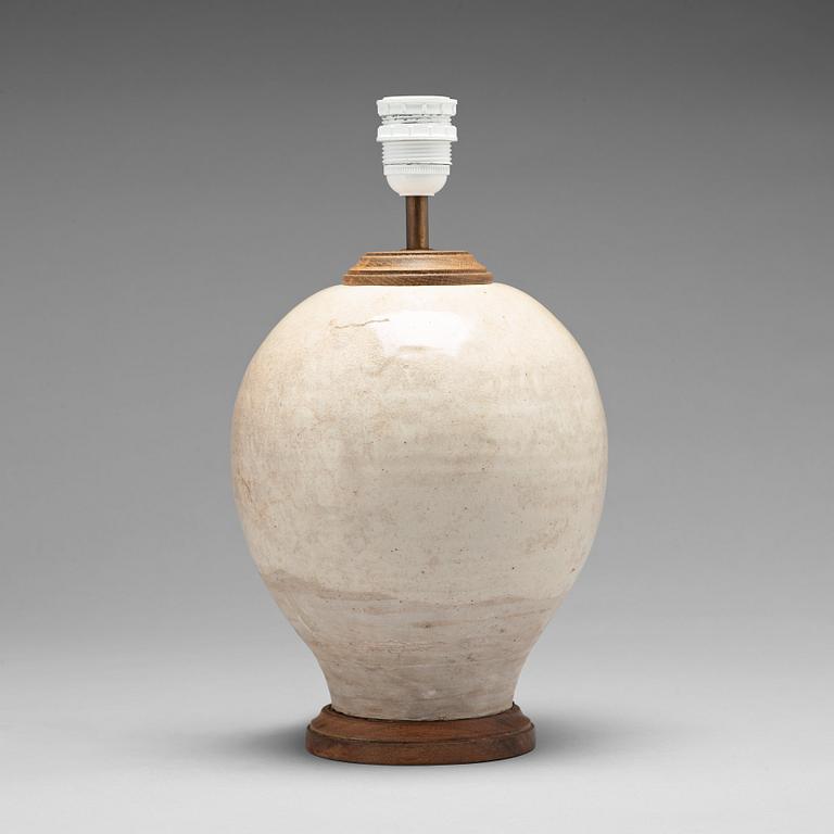 VAS, monterad som lampa. Kina, 1600-tal, eller äldre.