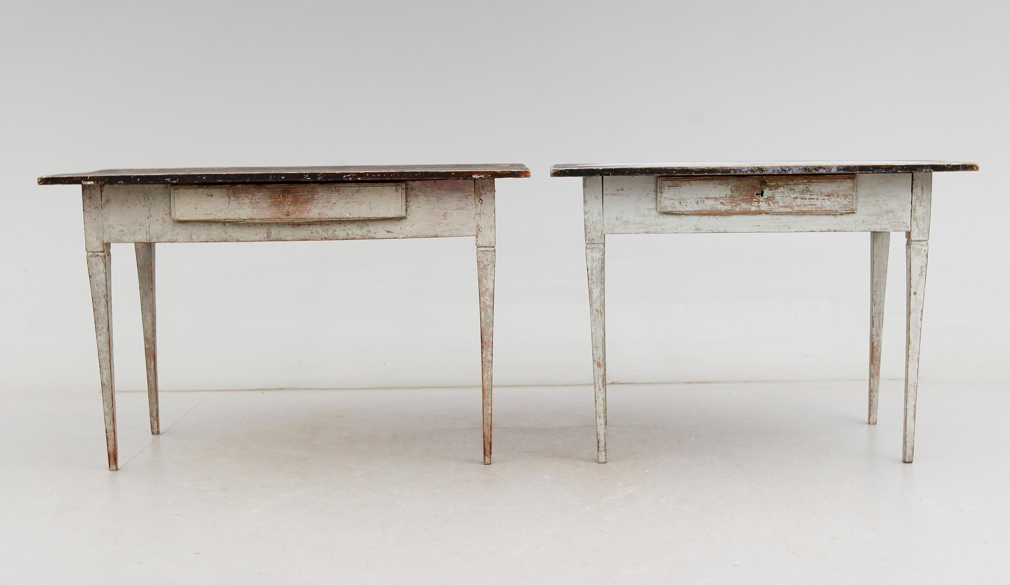 BORD, 2 st, sengustavianska, omkring år 1800.