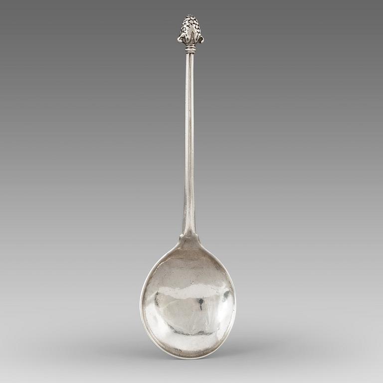 SKED med druvknopp, silver, sannolikt Helle Gullsmed, (verksam i Christiania) 1600-tal.