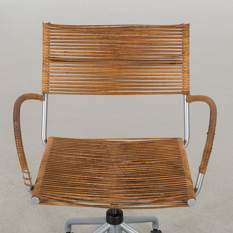 TITO AGNOLI skrivbordsstol "Miss B4", för Pierantonio Bonacina, Italien 1900-talets senare del.