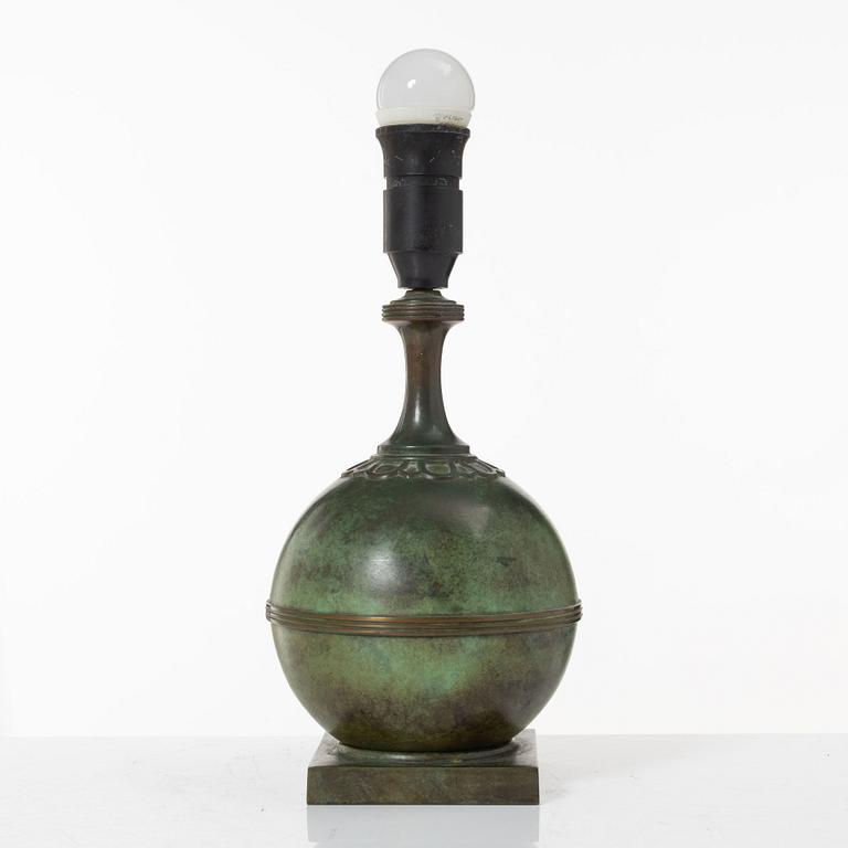 Guldsmedsaktiebolaget, a table lamp, 1930's.