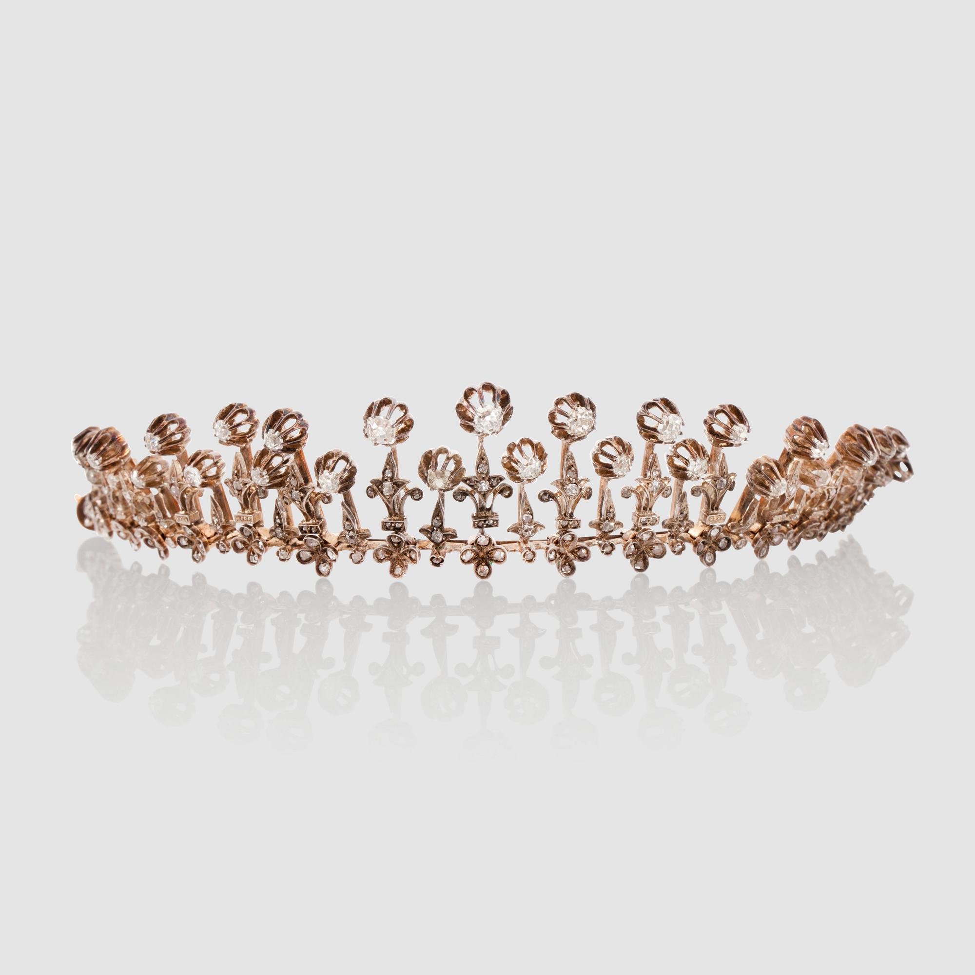 COLLIER/TIARA med gammalslipade diamanter totalt ca 4.00 ct.