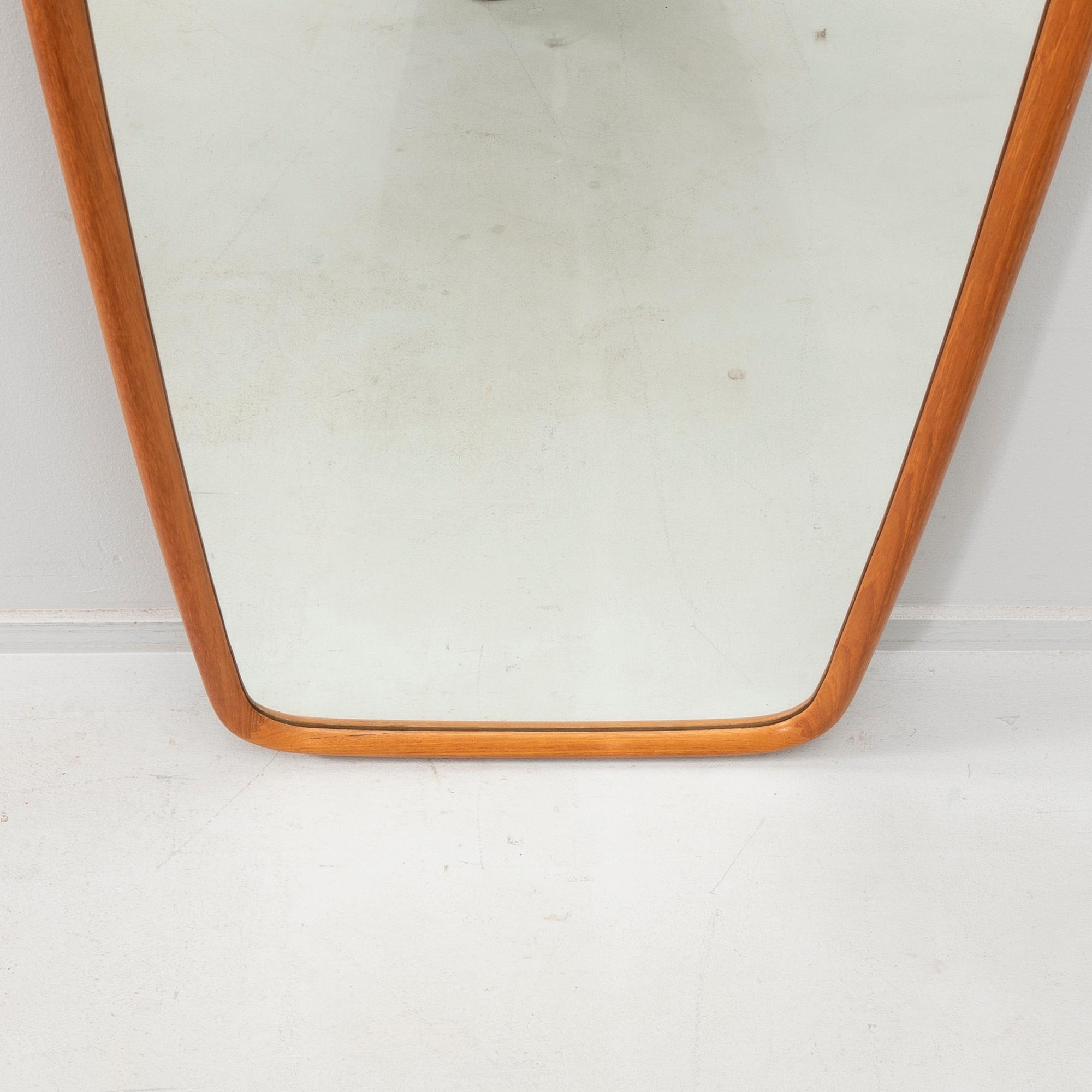 Spegel med hylla samt vägglampa "Runa" Fröseke 1960/70-tal.