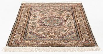 Matta, Turkisk silke, ca 133 x 101 cm.