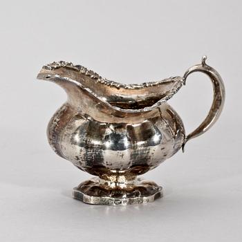 GRÄDDKANNA, silver, nyrokoko, St Petersburg 1856. Vikt ca 140 gram.