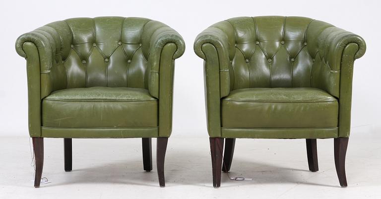 CLUBFÅTÖLJER, ett par, 1900-tal.