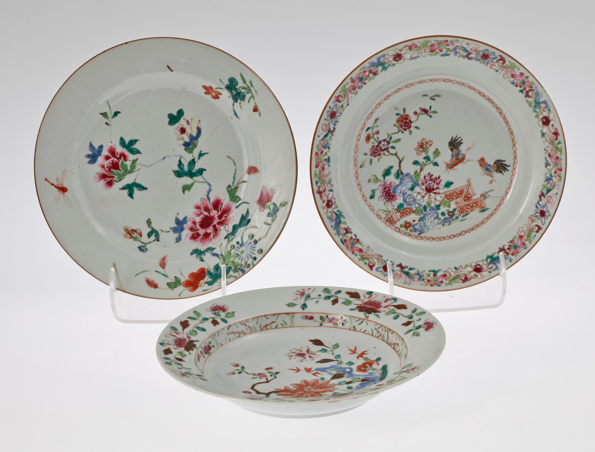 TALLRIKAR, 3 st, SKÅL samt SKÅLFAT, 4 st, porslin. Kina, bl a 1700-tal.