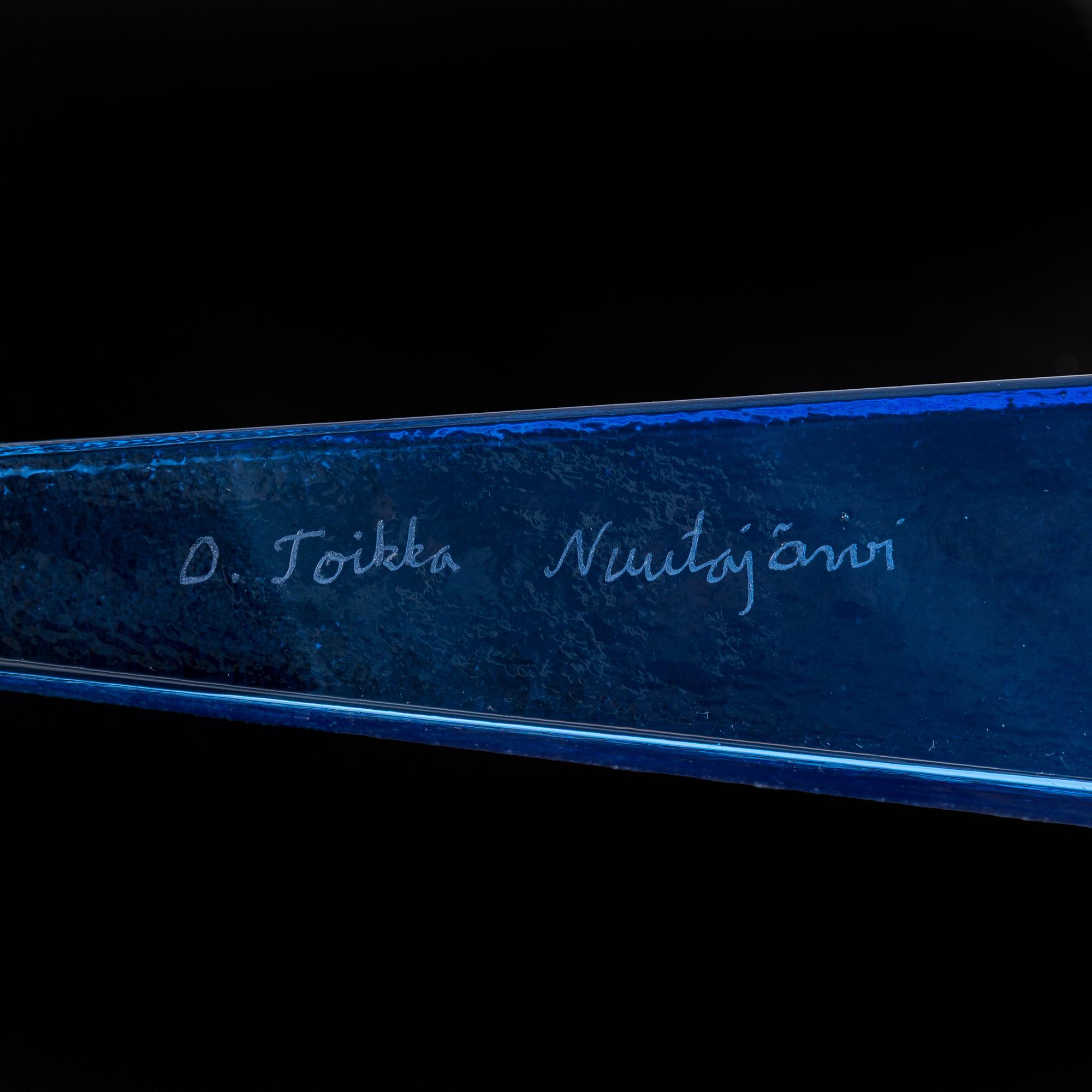 Oiva Toikka, A glass sculpture 'Yö' (Night) Pro Arte, signed O. Toikka Nuutajärvi.