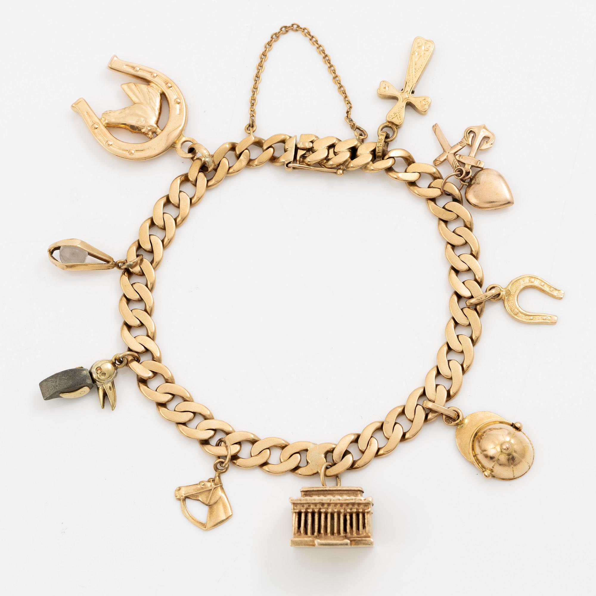 Bracelet 18K gold with charms.
