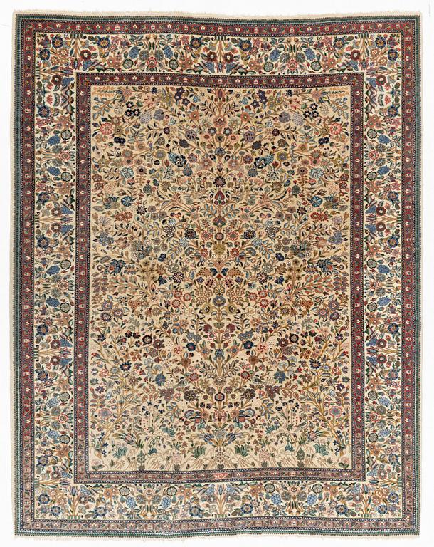 Carpet, Tabriz, 283 x 220 cm.