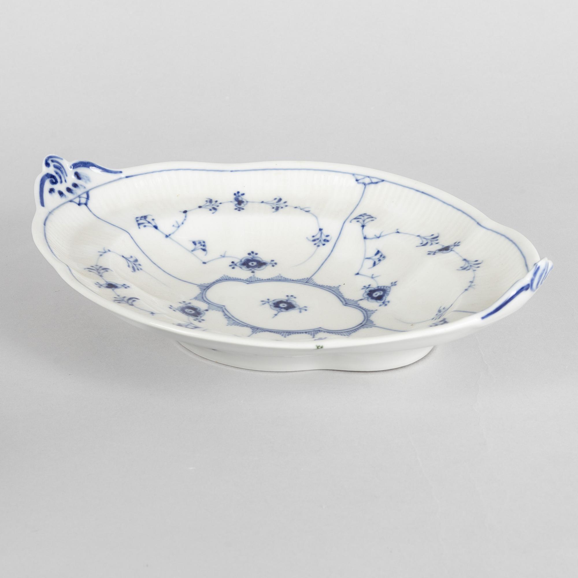 A 'Blue Fluted Plain' porcelain bread dish, Royal Copenhagen, model 3, 1898-1923.