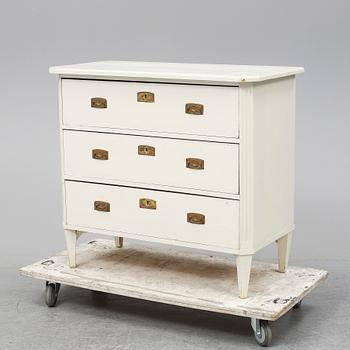 A first half of the 20th Century Gustavians style chest of drawers.