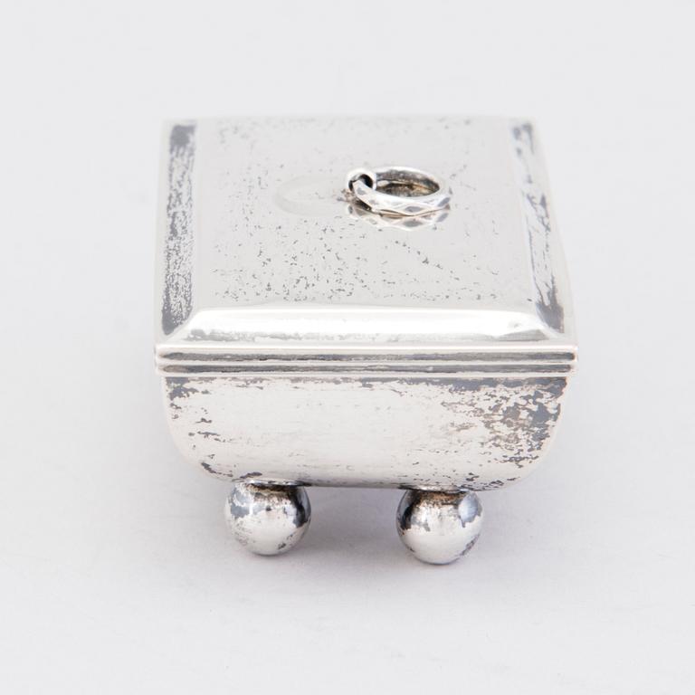 SKRIN och BÄGARE, silver, Carl Lagström Åbo 1860 och Wilhelm Porthan, Viborg 1888.