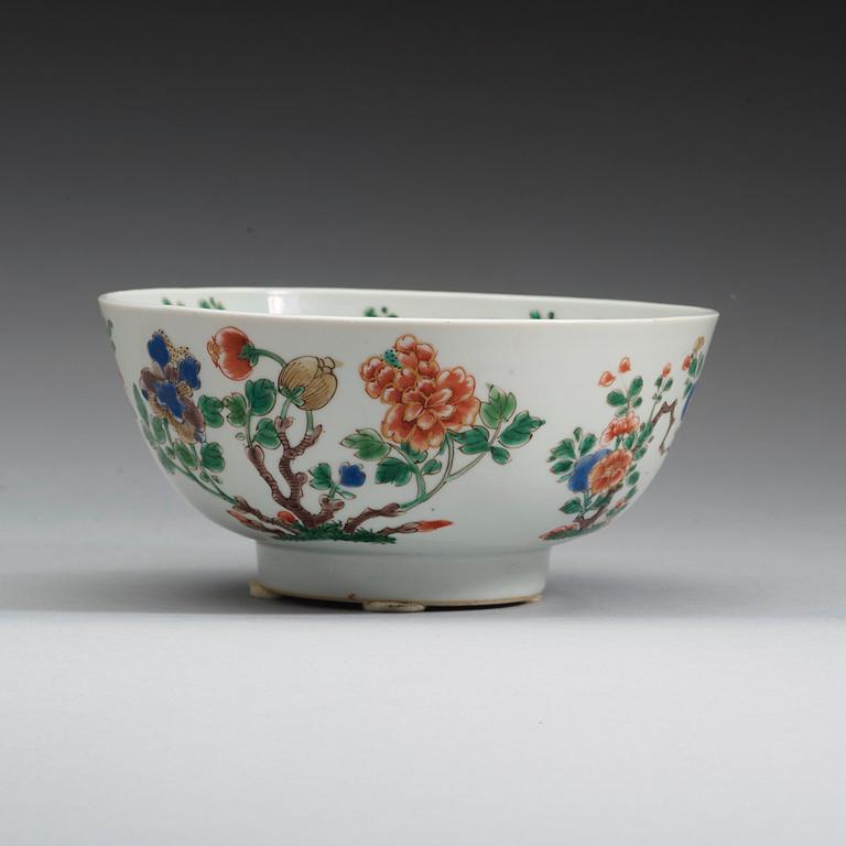 A famille verte bowl, Qing dynasty Kangxi (1662-1722).