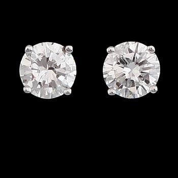 ÖRHÄNGEN, 1 par, 14 k vitguld, briljantslipade diamanter tot ca 0.33 ct. Vikt ca 0,7 g.