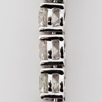 ARMBAND, ett riviére i rosa guld med briljanter, totalt ca 0.99ct.
