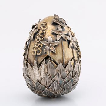 STUART DEVLIN "Surprise egg", sterling silver, enamel, green crystal, London second half 1900s.