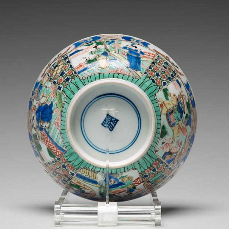 A famille verte bowl, Qing dynasty, Kangxi (1662-1722).