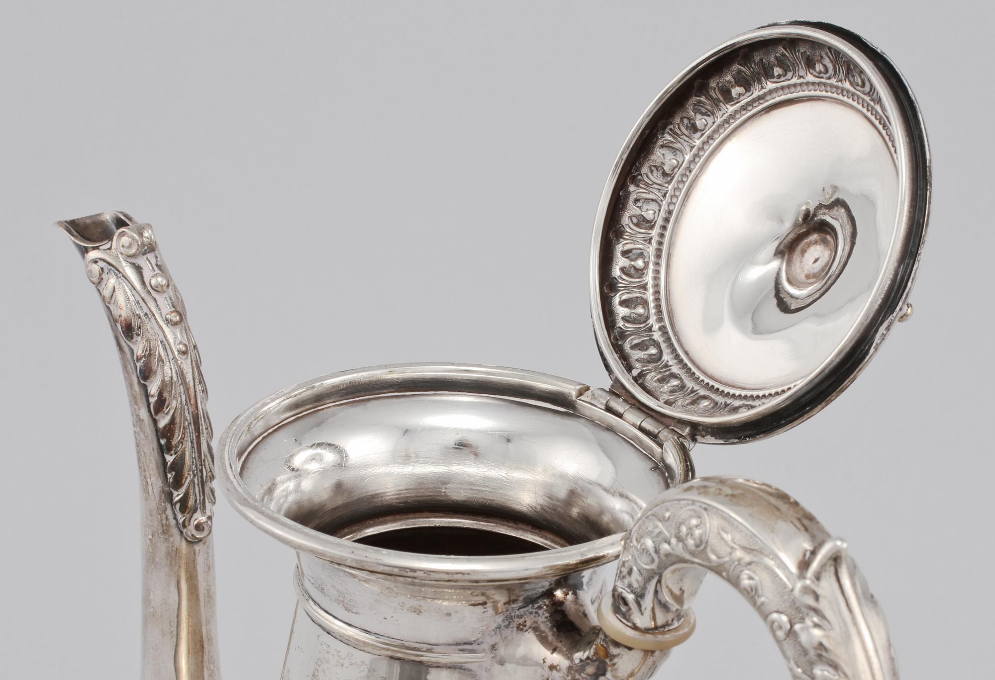 KAFFEKANNA, silver, troligen Carl August Björklund, Stockholm, 1883. Vikt 475 g.