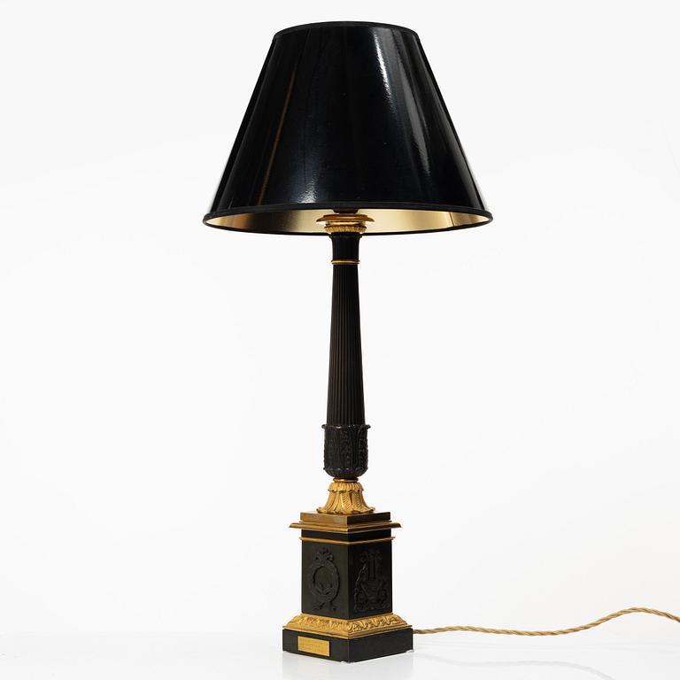 Bordslampa, empirestil, samtida.