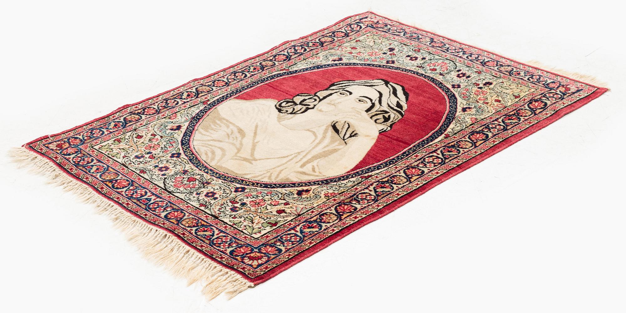 An antique pictoral Kerman Raver rug, c. 87 x 65 cm.