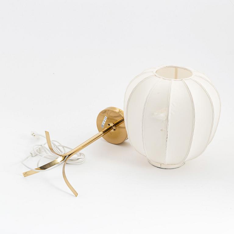 Josef Frank, bordslampa, mässing, modell 2349, "Kinabollen", Firma Svenskt Tenn.