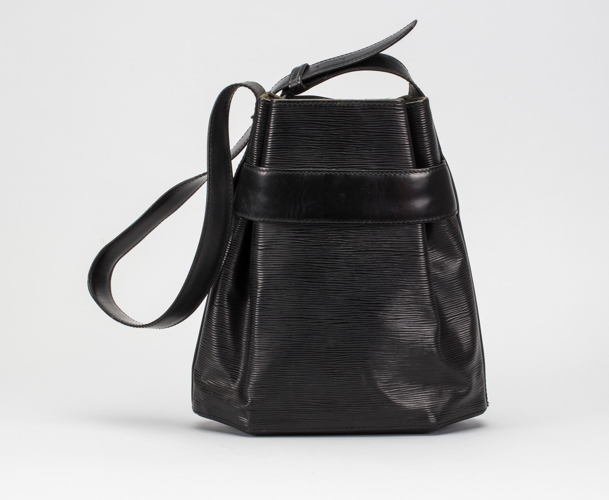 VÄSKA, "Sac D'epaule Epi", Louis Vuitton.