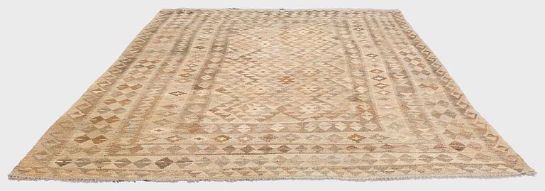 A Kilim carpet, ca. 305 x 196 cm.