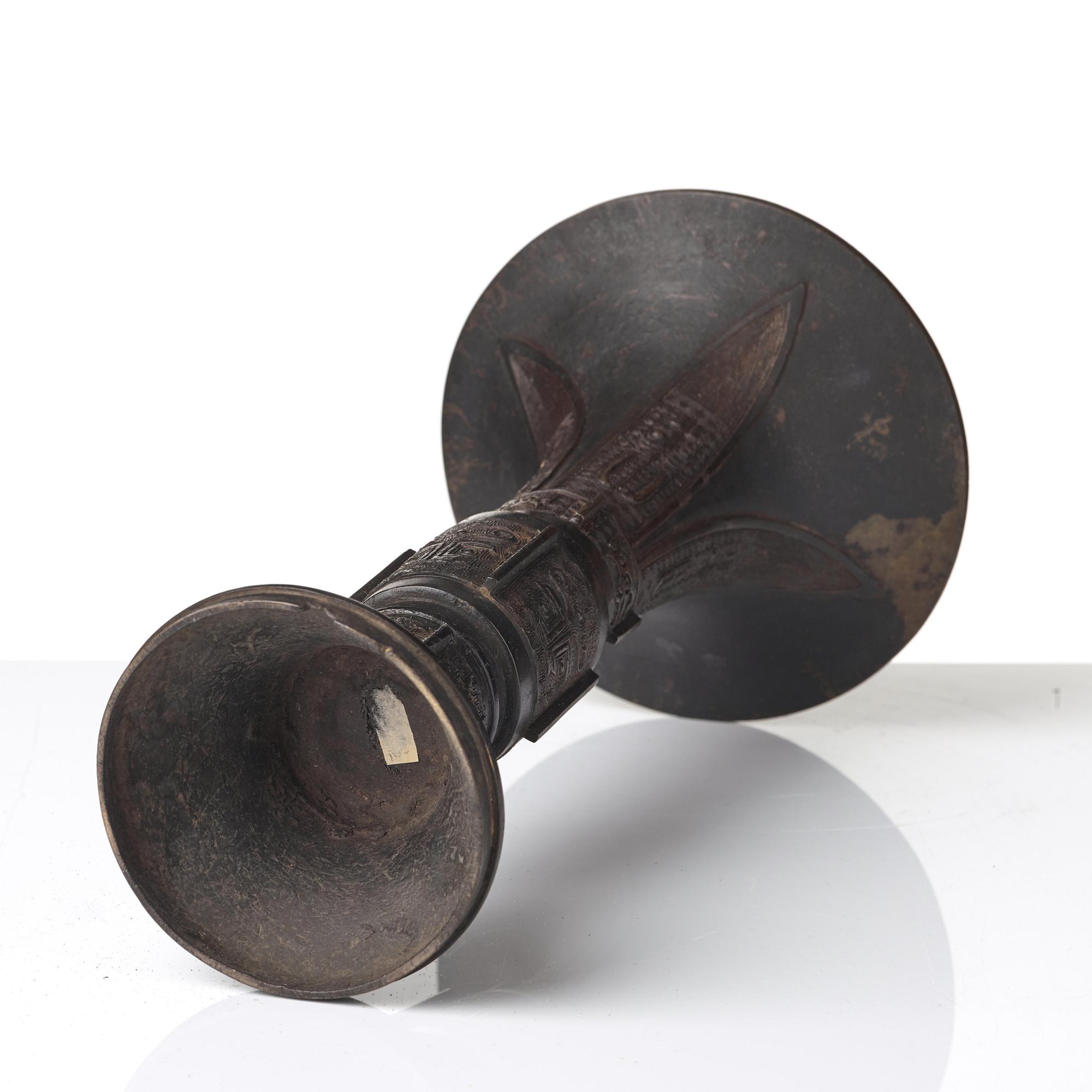 A bronze ritual wine vessel (gu), presumably late Mingdynasty (1368-1644).