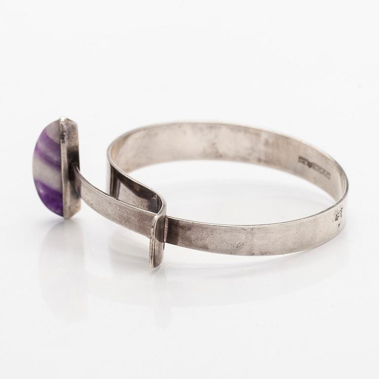 Elis Kauppi, armband, silver och ametist. Kupittaan kulta, Åbo 1961.